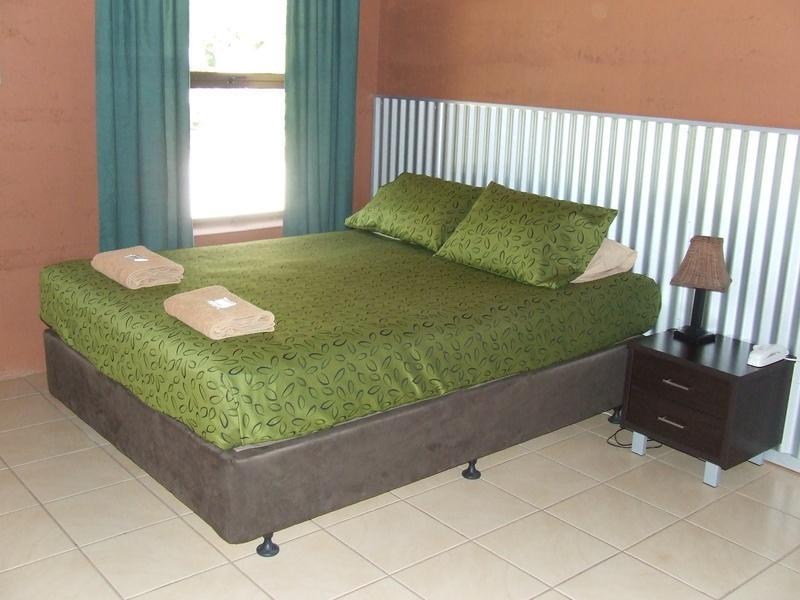 Territory Manor Motel & Caravan Park Mataranka Bagian luar foto