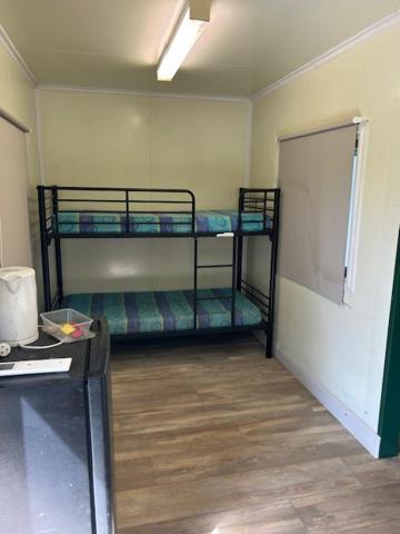 Territory Manor Motel & Caravan Park Mataranka Ruang foto