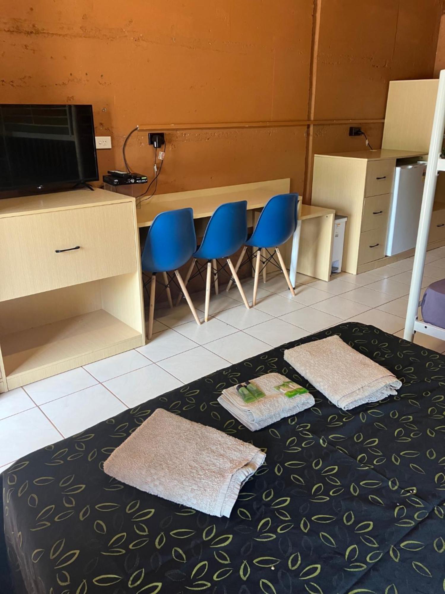 Territory Manor Motel & Caravan Park Mataranka Ruang foto
