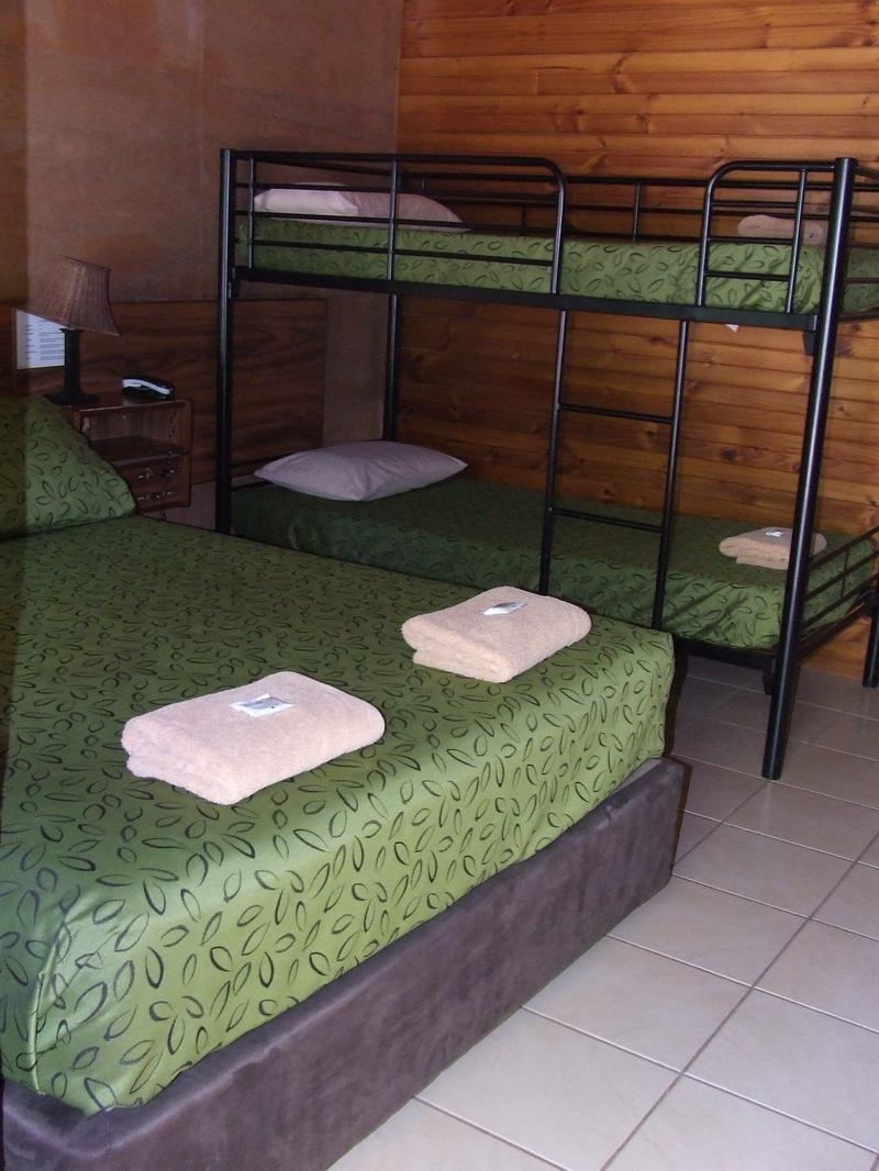 Territory Manor Motel & Caravan Park Mataranka Bagian luar foto